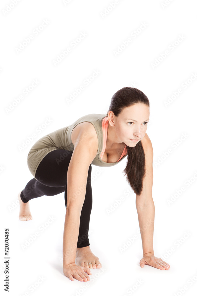 Sonnengrußposen im Yoga vor weißem Hintergrund Sonnengrußposen im Yoga vor weißem Hintergrund