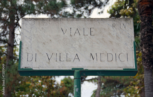 Plaque de rue à Rome : Viale di Villa Medici