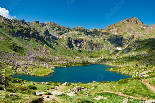 Estany del Mig. Tristaina Lakes (Estanis de Tristaina). Andorra