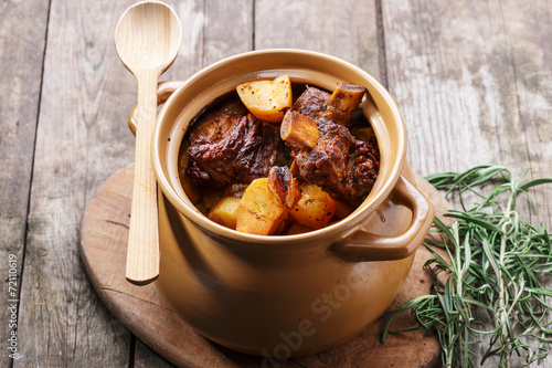 Billede på lærred meat and potatoes baked in a pot