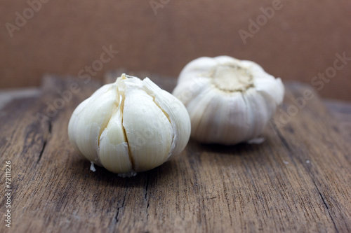 Organic garlic whole and cloves