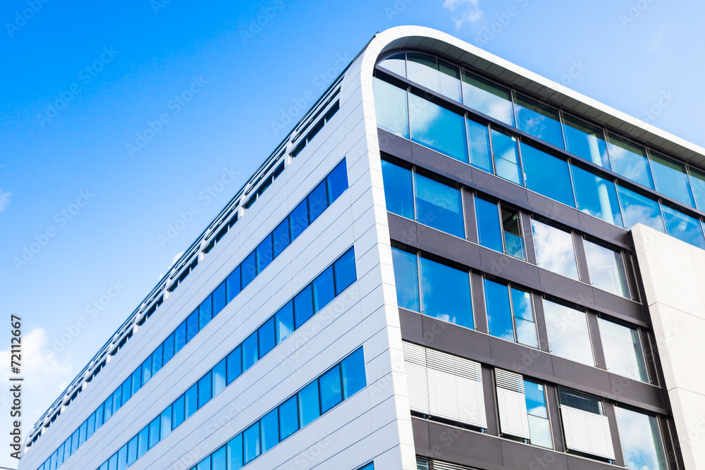 modernes Bürogebäude - Glasfassade modernes Bürogebäude - Glasfassade
