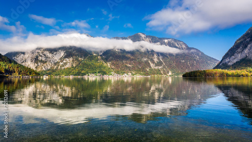 Fototapeta Naklejka Na Ścianę i Meble -  Alps reflecting in the mirror of the lake