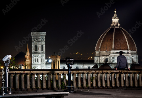 Ammirare il Duomo di Firenze photo