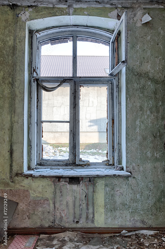 Obraz premium Old, abandoned and forgotten building