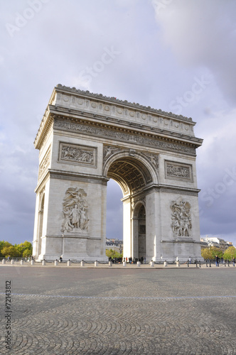Arc de Triomphe in Paris © dysgraphic