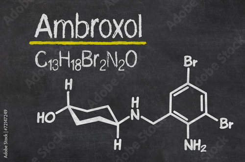 Schiefertafel mit der chemischen Formel von Ambroxol