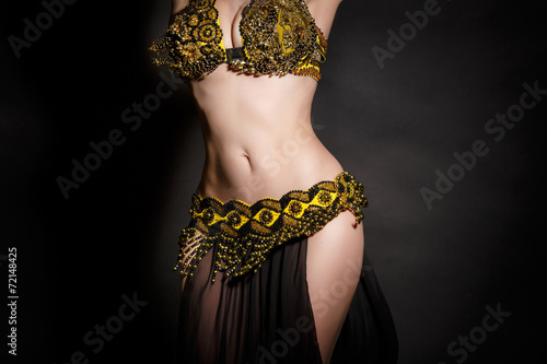 Foto Arabian belly dancer sexy woman dancing bellydance