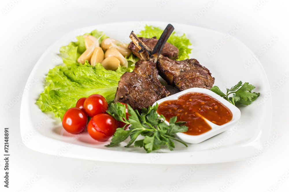 Roasted lamb chops with tomatos