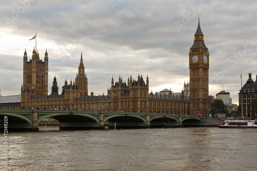 Palace of Westminster with Big Ben and Westminster bridge © pownibe