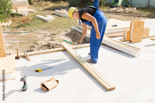 Workman applying glue to an insulated beam photo