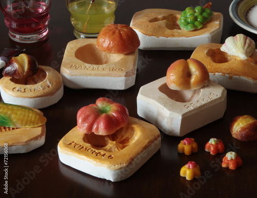 Stampi di gesso e frutta di martorana
