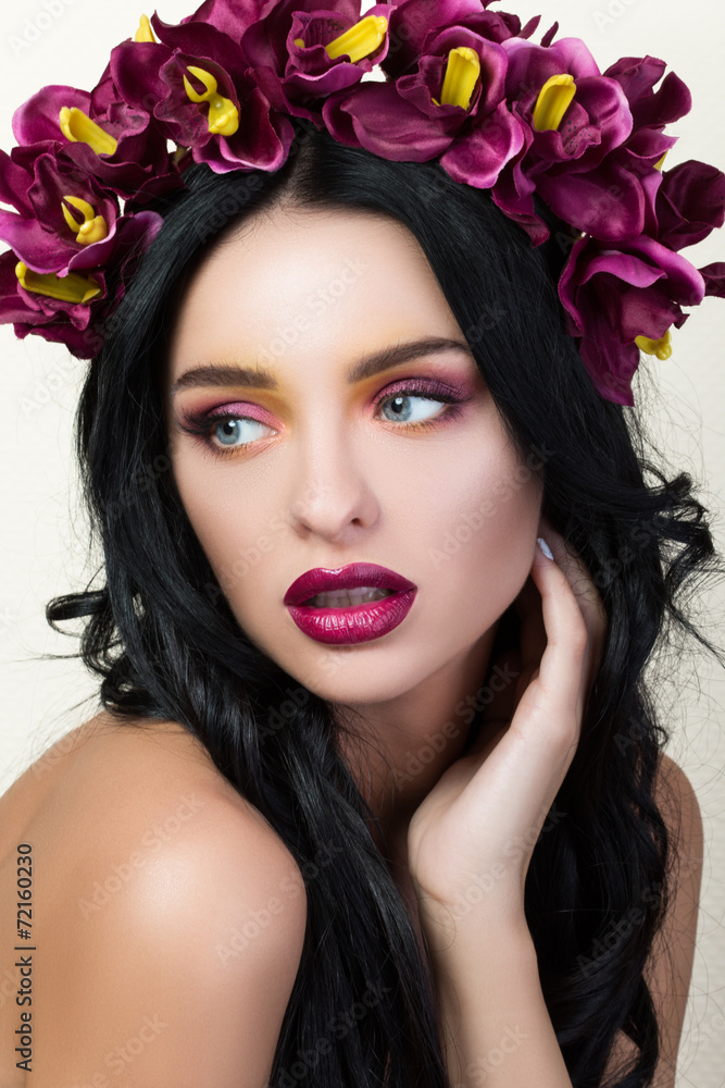 Naklejka premium Beauty portrait of young pretty brunette girl