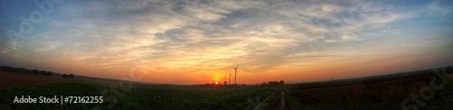Sonnenuntergang mit Windräder - Panoramafoto