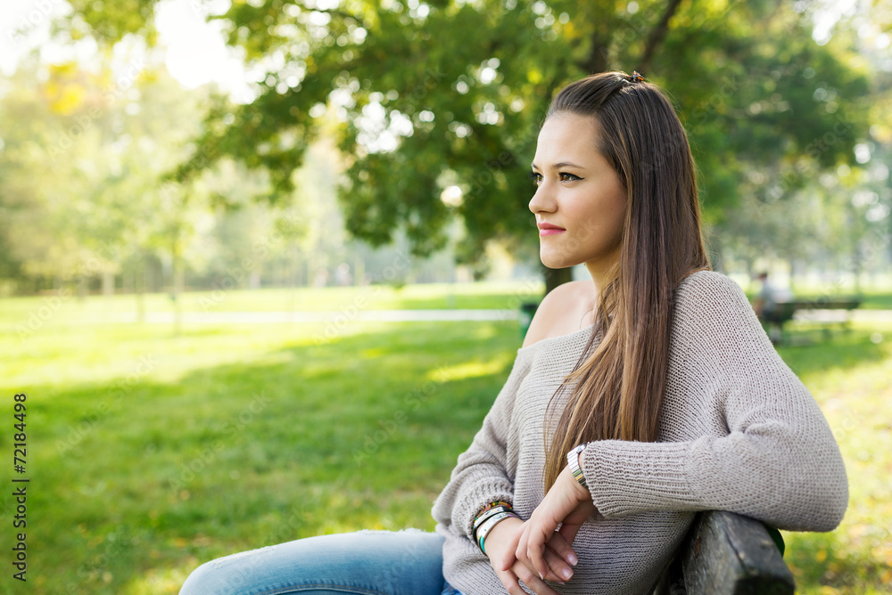 Obraz premium Beautiful young woman portrait with natural green background rel