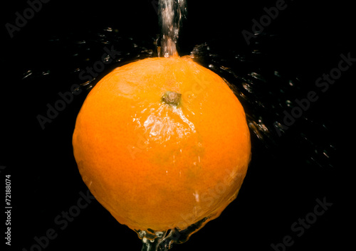 mandarine in water