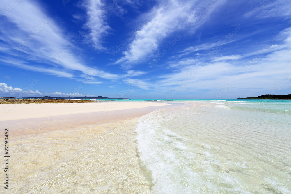 Obraz premium 美しい沖縄のビーチと夏空