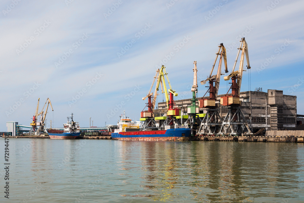 Handling of the vessel in port