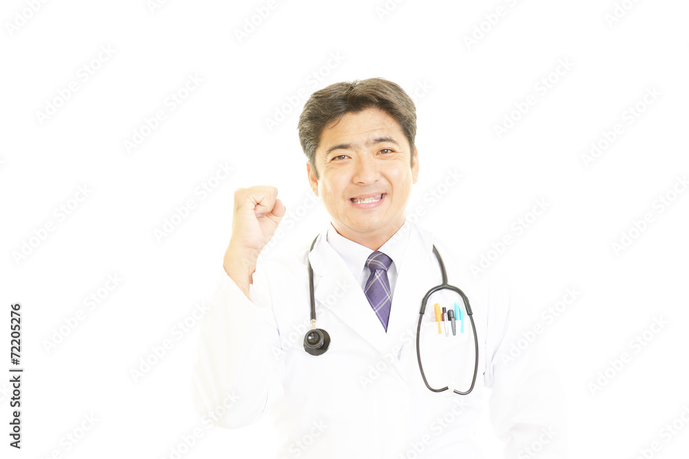 ガッツポーズの医師