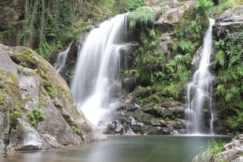 Obraz premium Cascada erde