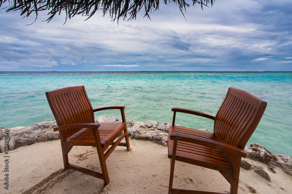 Rest in Paradise - Malediven - Stühle am Strand