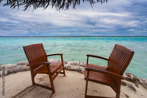 Fototapeta Naklejka Na Ścianę i Meble -  Rest in Paradise - Malediven - Stühle am Strand
