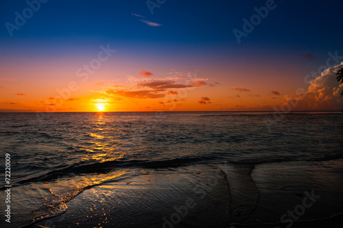 Rest in Paradise - Malediven - Sonnenuntergang am Strand