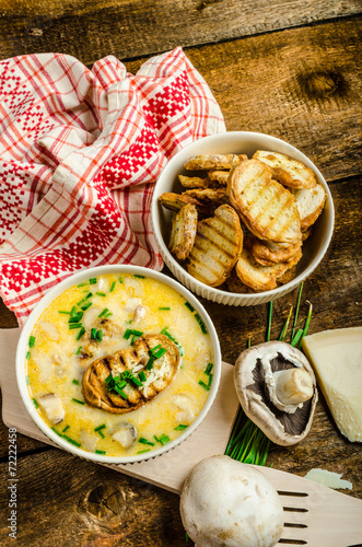 Mushroom creame soup with herbs and toasts