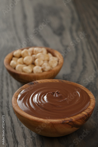 chocolate hazelnut creamin wood bowl photo