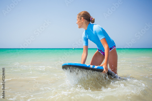 Teenage girl surfing © Max Topchii