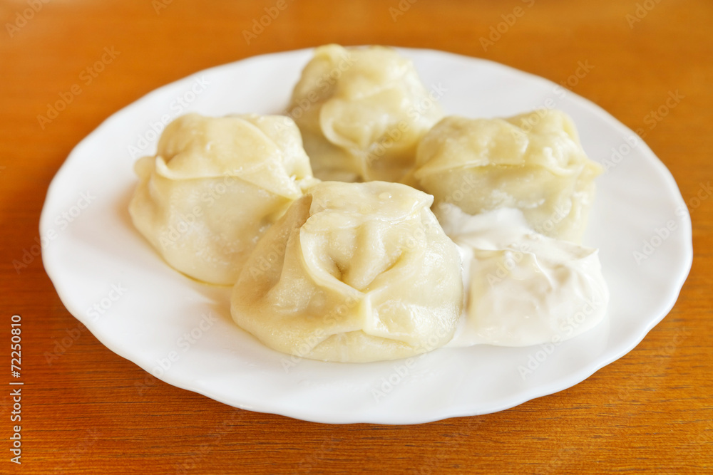 manti dumpling on white plate