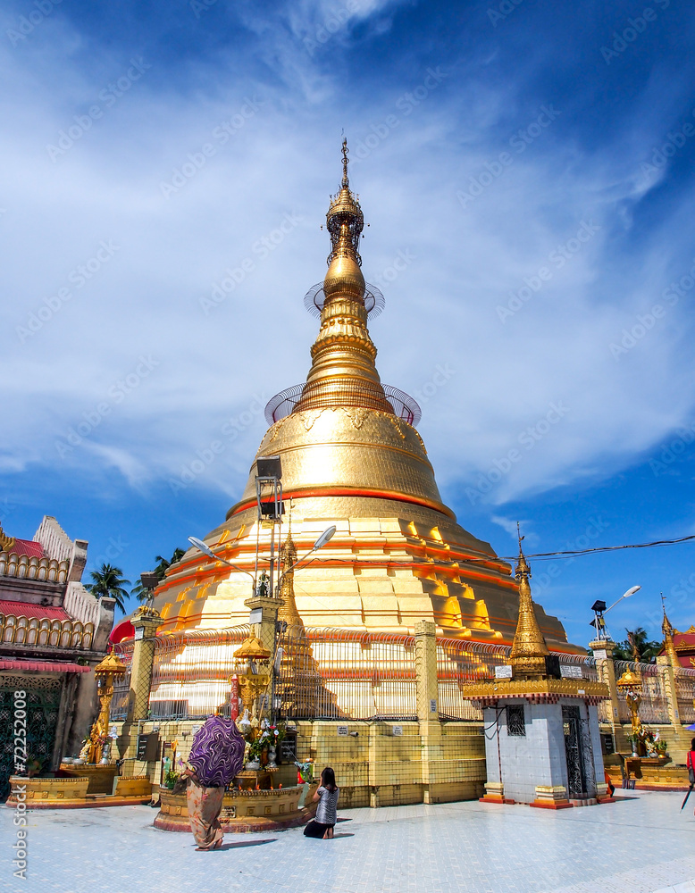 Fototapeta premium the golden Botataung pagoda, Yangon, Myanmar