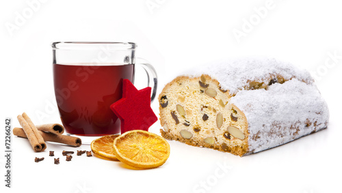 Glühwein mit Weihnachtsstollen