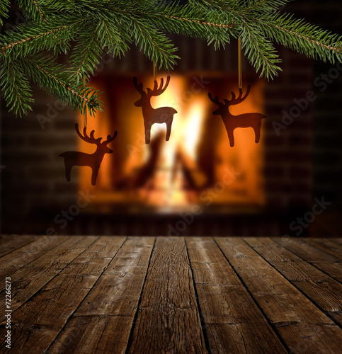 Weihnachtshirsche vor Kaminfeuer