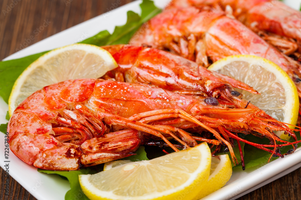 Fried royal shrimps with lemon Fried royal shrimps with lemon