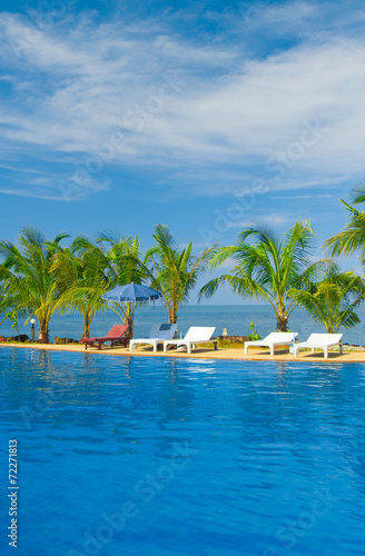 Paradise Pool Resort Relaxation © alma_sacra