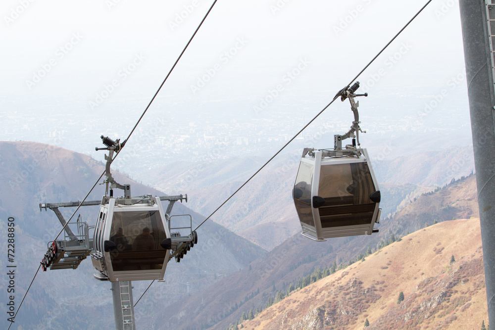 Obraz premium Cableway in the mountains