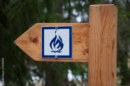 Vászonkép Camp fire sign