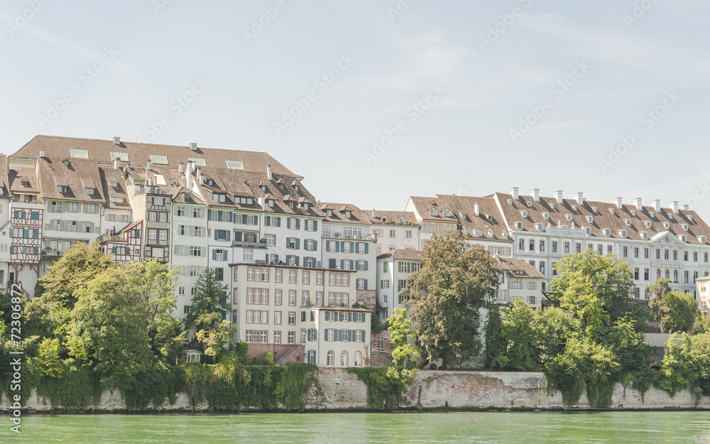 Basel, Altstadt, historische Häuser, Rheinufer, Sommer, Schweiz
