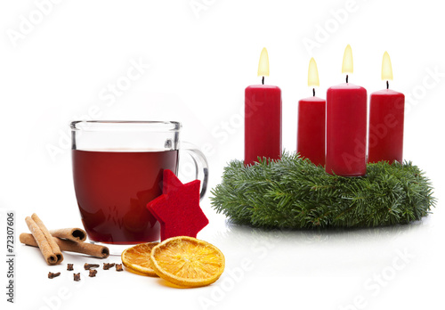 Glühwein mit Adventskranz