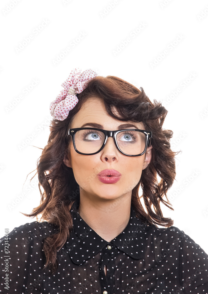 Obraz premium Young beautiful woman looking up