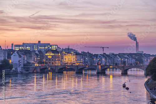 Obraz na płótnie Mittlere bridge over Rhine and city skyline at sunset, Basel w salonie