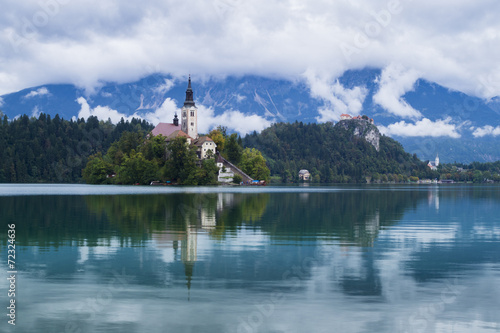 Piękny świt nad jeziorem Bled