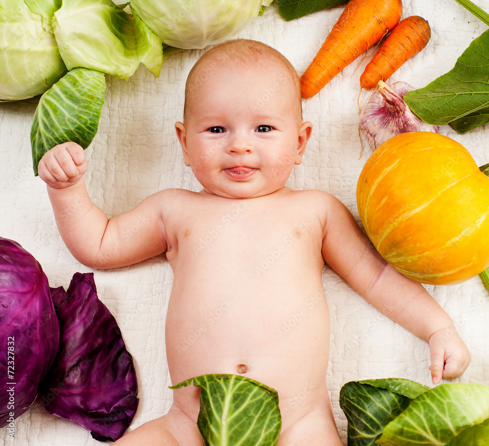 Fototapeta premium babe with vegetables
