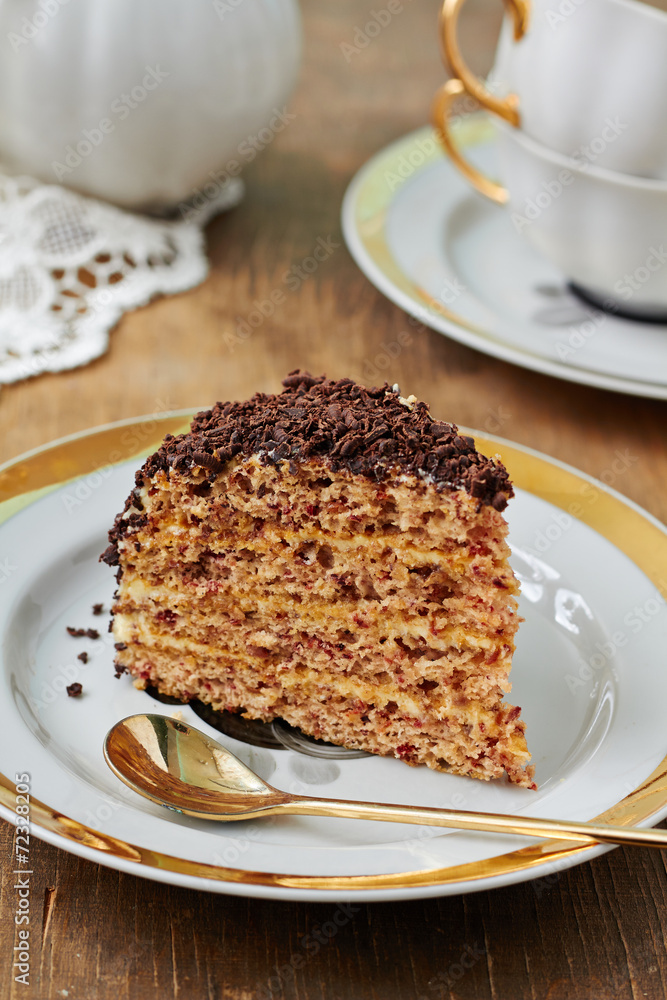 Layer cake with chocolate shavings Layer cake with chocolate shavings