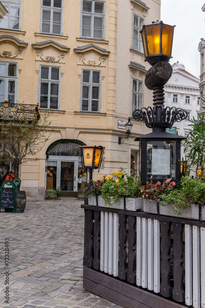 Fototapeta premium Vienna empty corner street