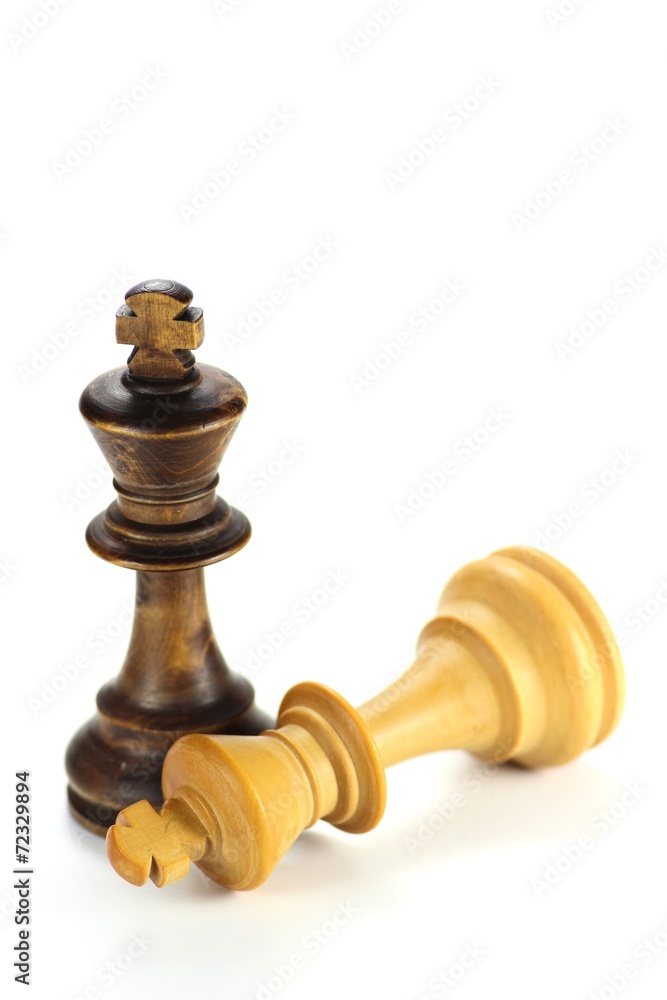 Schachfiguren isoliert auf weißem Hintergrund Schachfiguren isoliert auf weißem Hintergrund