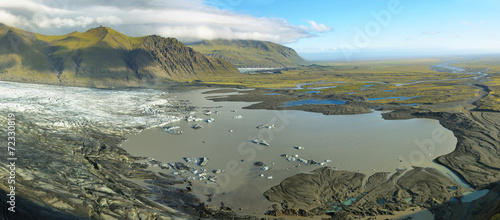 Skaftafellsjokull glacier moraine © estivillml