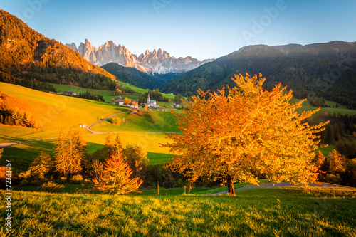 Obraz na płótnie Dolomites Alps, Val di Funes, Autumn landscape w salonie