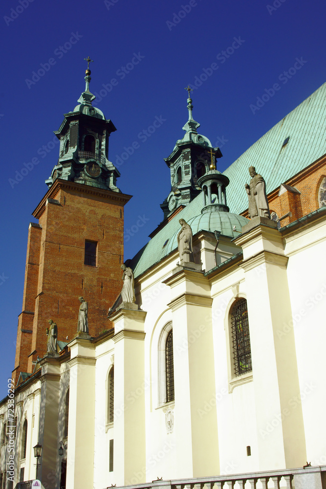 - Towers and statues of the Basilica Archdiocese of Gniezno .